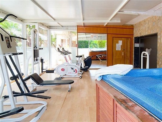 ГИМНАСТИЧЕСКИЙ ЗАЛ Отель Magic Villa Benidorm Бенидорме ГИМНАСТИЧЕСКИЙ ЗАЛ Отель Magic Villa Benidorm Бенидорме